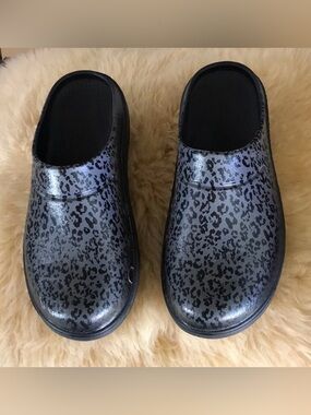 OOFOS Black Leopard-Print Clog Mules